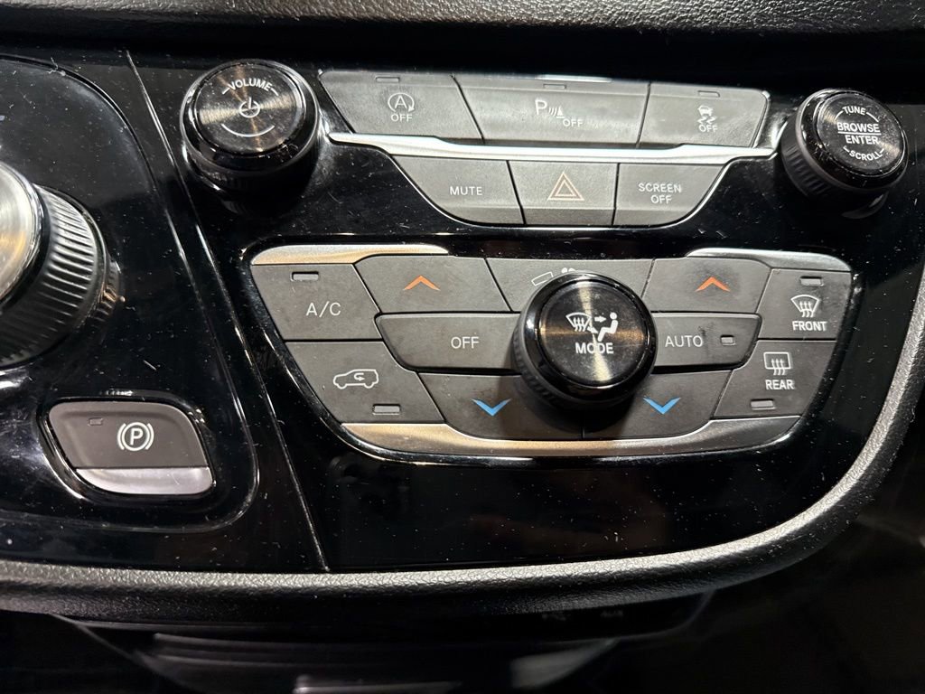 Used 2019 Chrysler Pacifica Touring Plus w/ S Appearance Package image 27