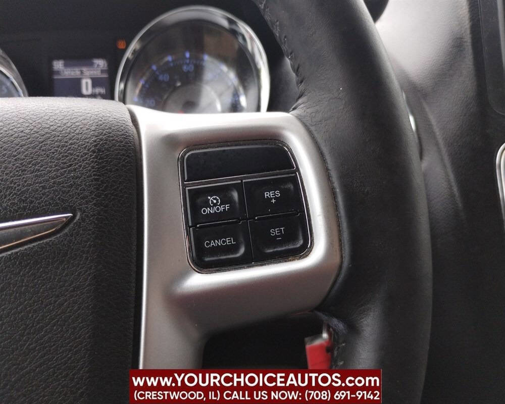 Used 2015 Chrysler Town & Country Touring image 24