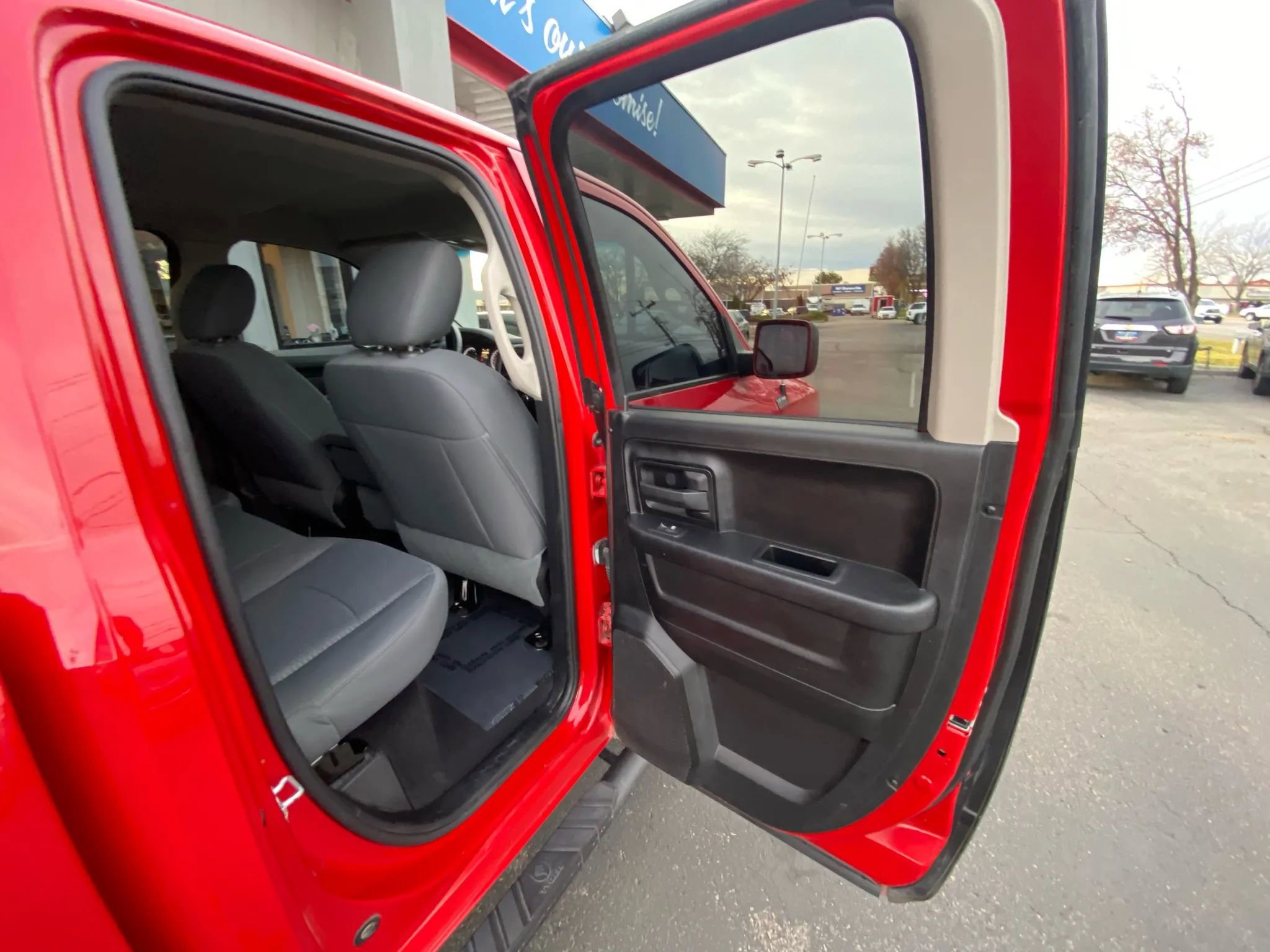 Used 2015 RAM 1500 Express image 26