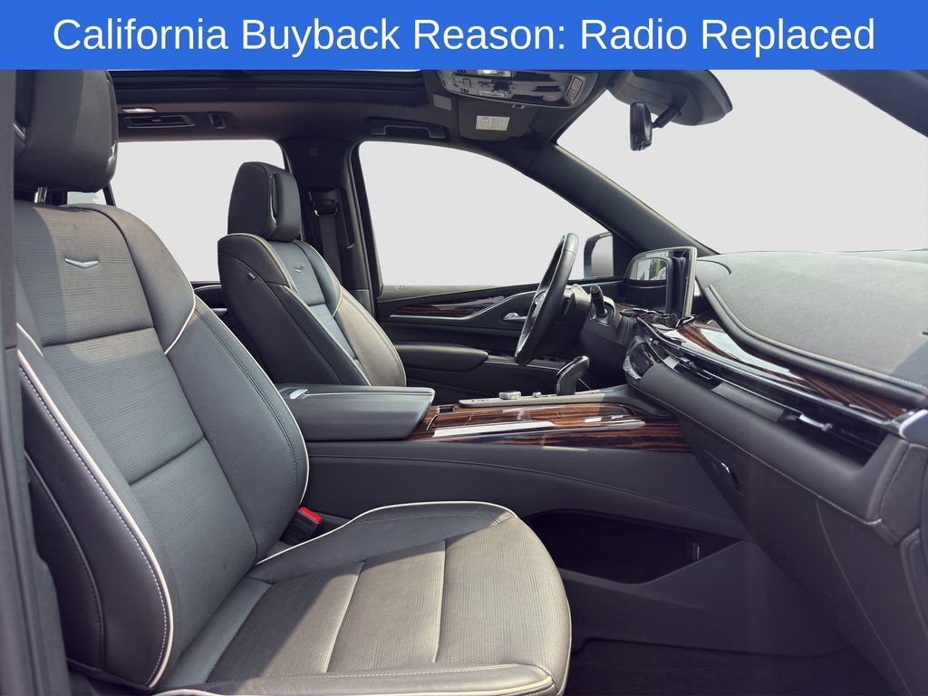 Used 2024 Cadillac Escalade Premium Luxury AWD/4WD image 17