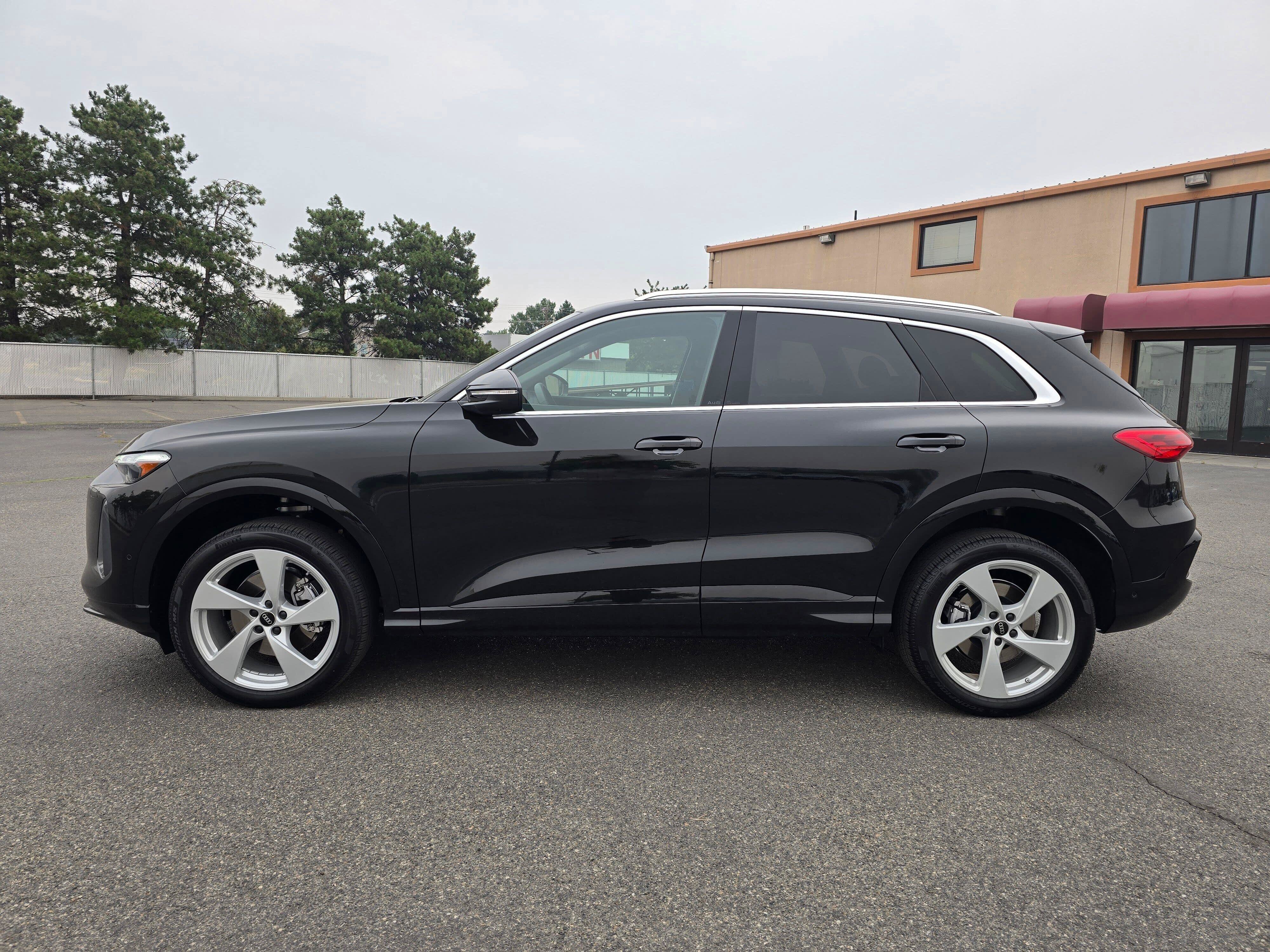 Certified 2025 Audi Q5 Premium Plus w/ Premium Plus AWD/4WD image 3