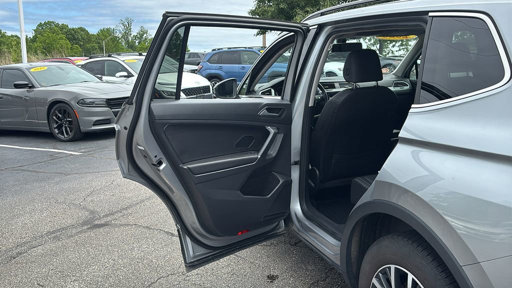 Used 2020 Volkswagen Tiguan SE AWD/4WD image 27