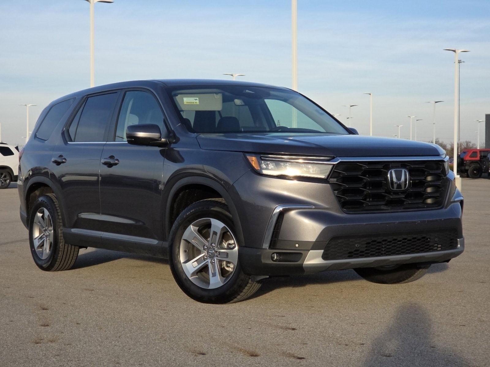 Used 2025 Honda Pilot EX-L image 2