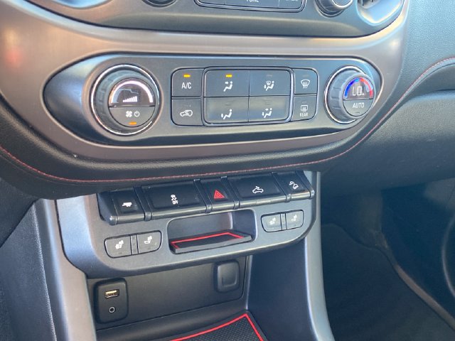 Used 2015 GMC Canyon SLE AWD/4WD image 12