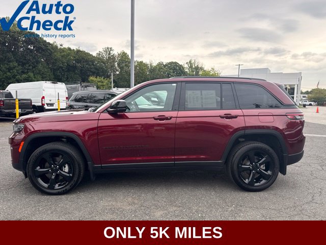 Used 2025 Jeep Grand Cherokee Altitude AWD/4WD image 21