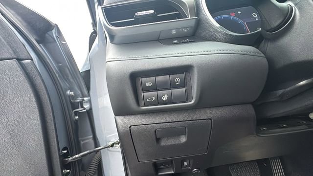 Used 2023 Toyota Highlander Limited image 16