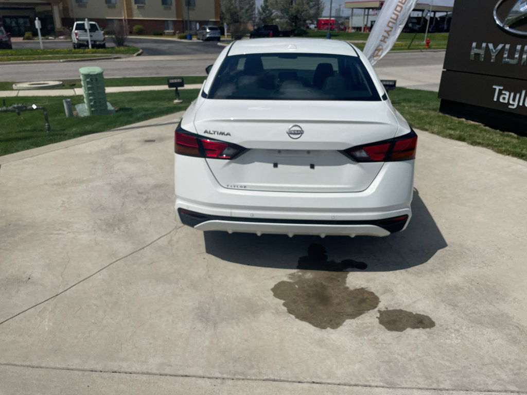 Used 2025 Nissan Altima 2.5 SV FWD image 4