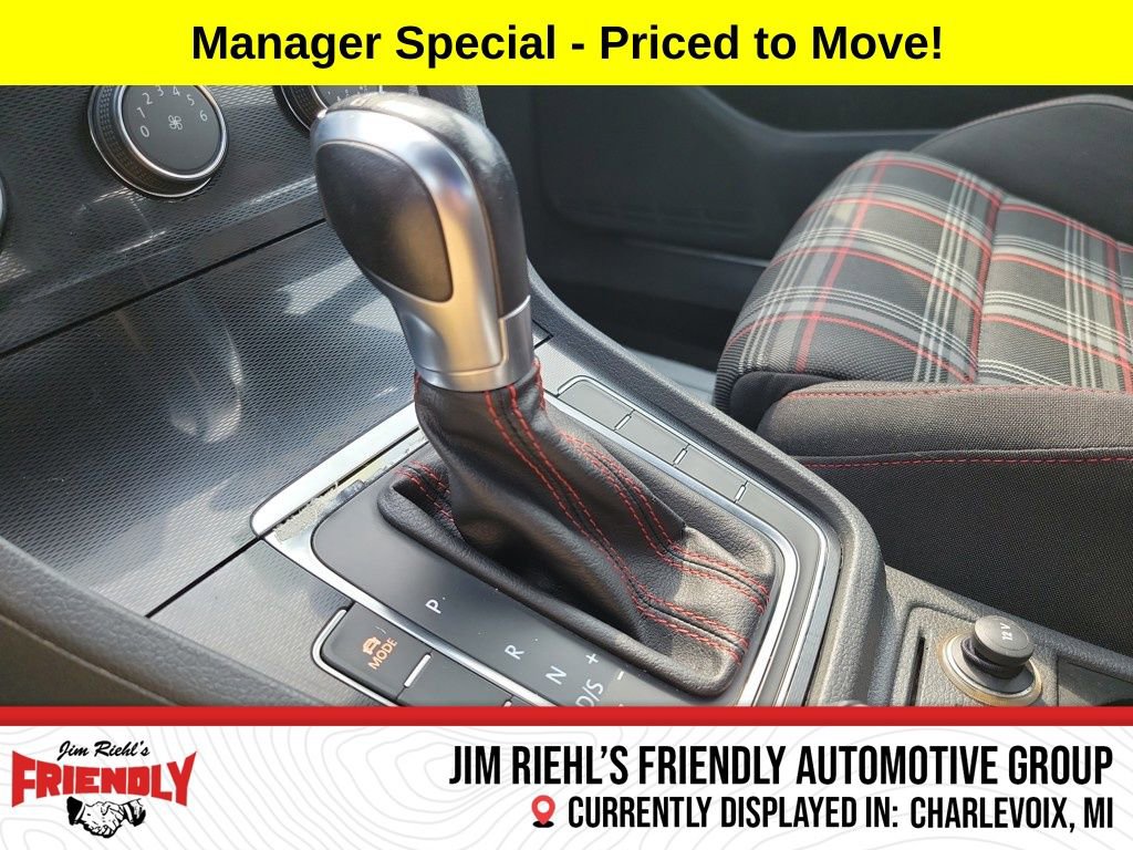 Used 2016 Volkswagen Golf S image 21