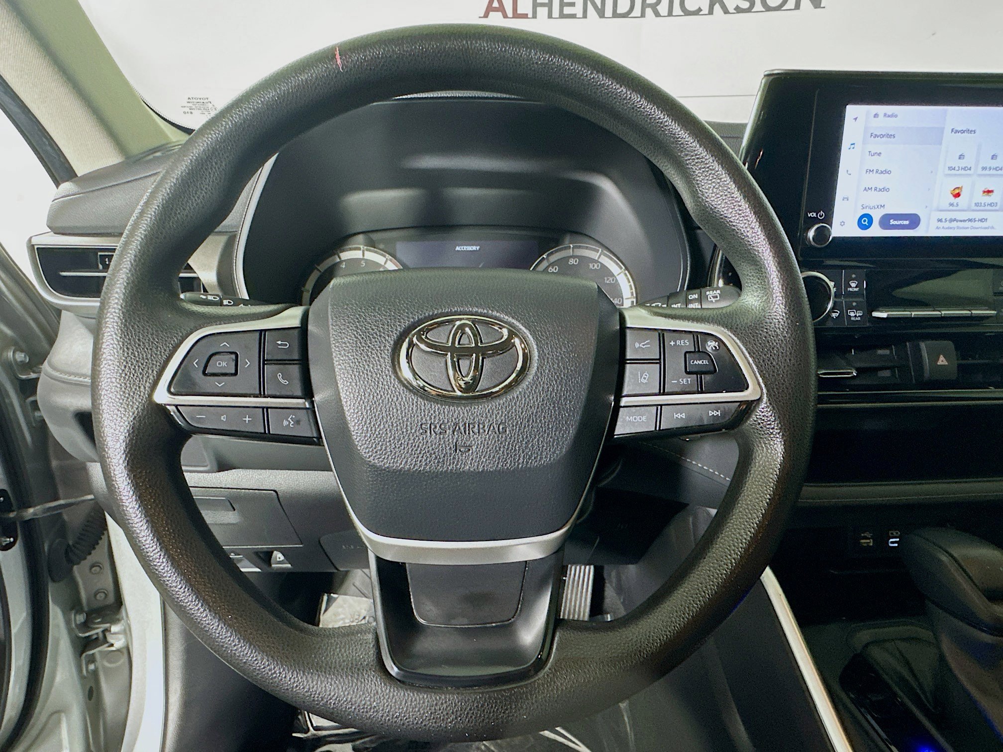 Used 2023 Toyota Highlander L image 15