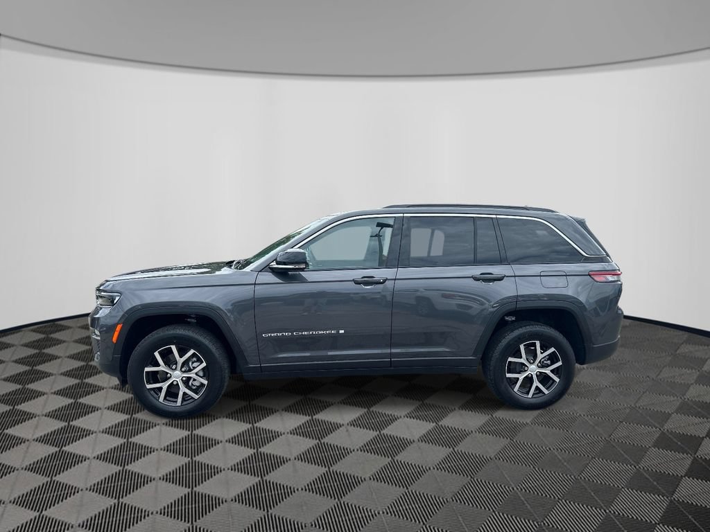 Used 2025 Jeep Grand Cherokee Limited AWD/4WD image 2