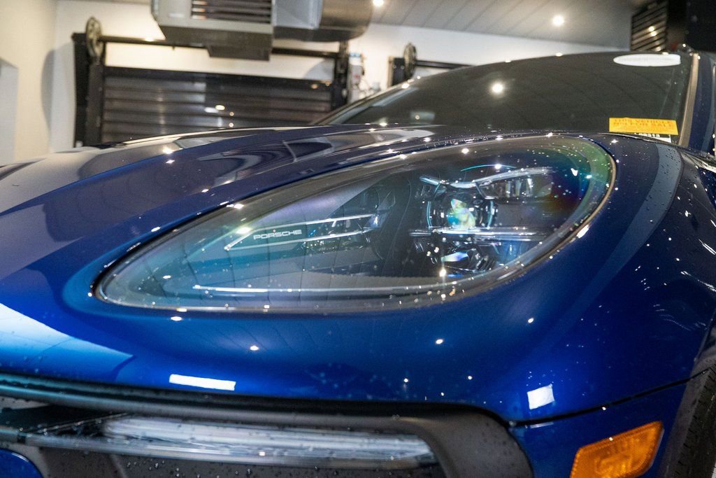 Certified 2025 Porsche Macan image 13