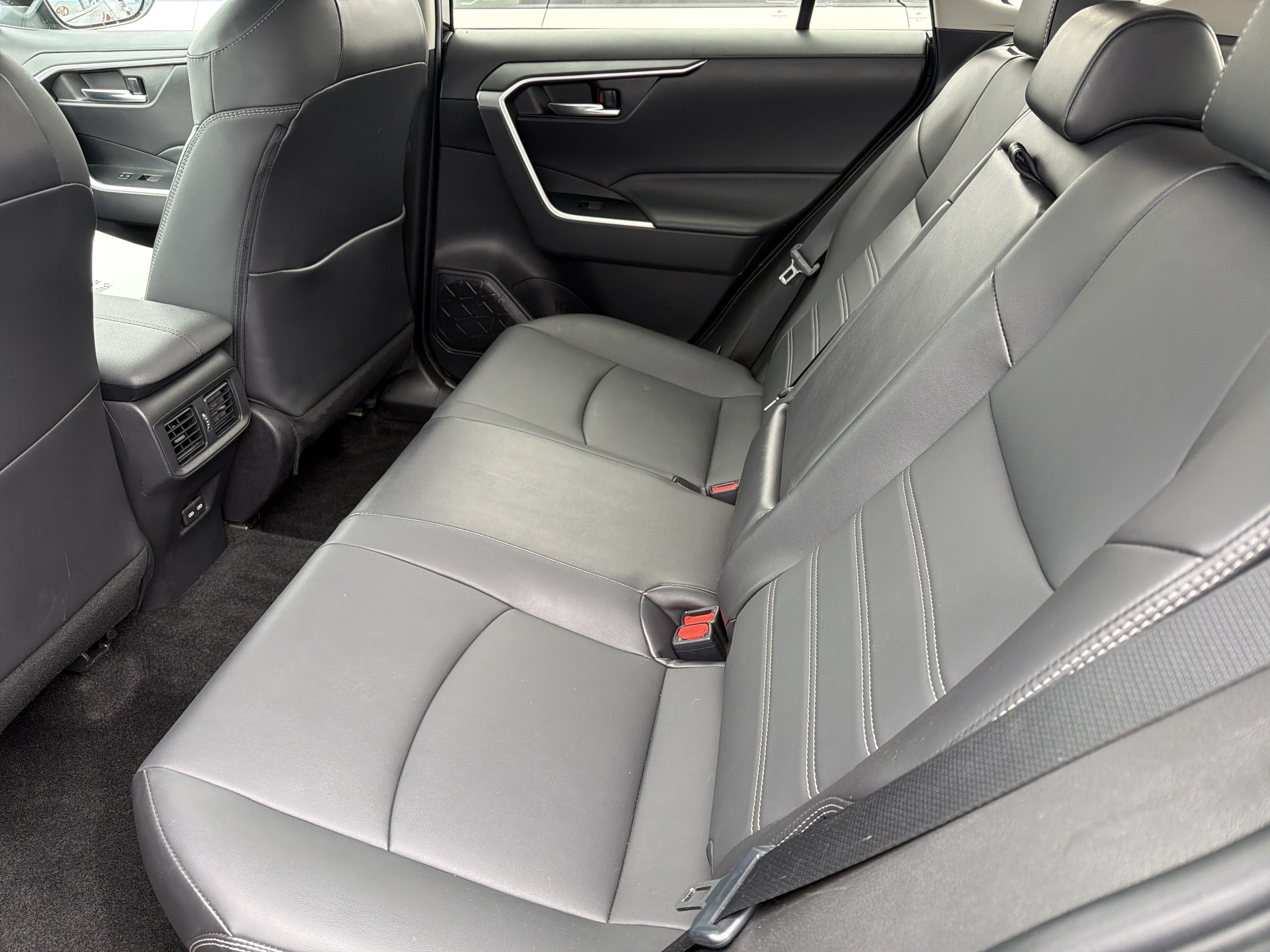 Used 2022 Toyota RAV4 XLE Premium AWD/4WD image 24