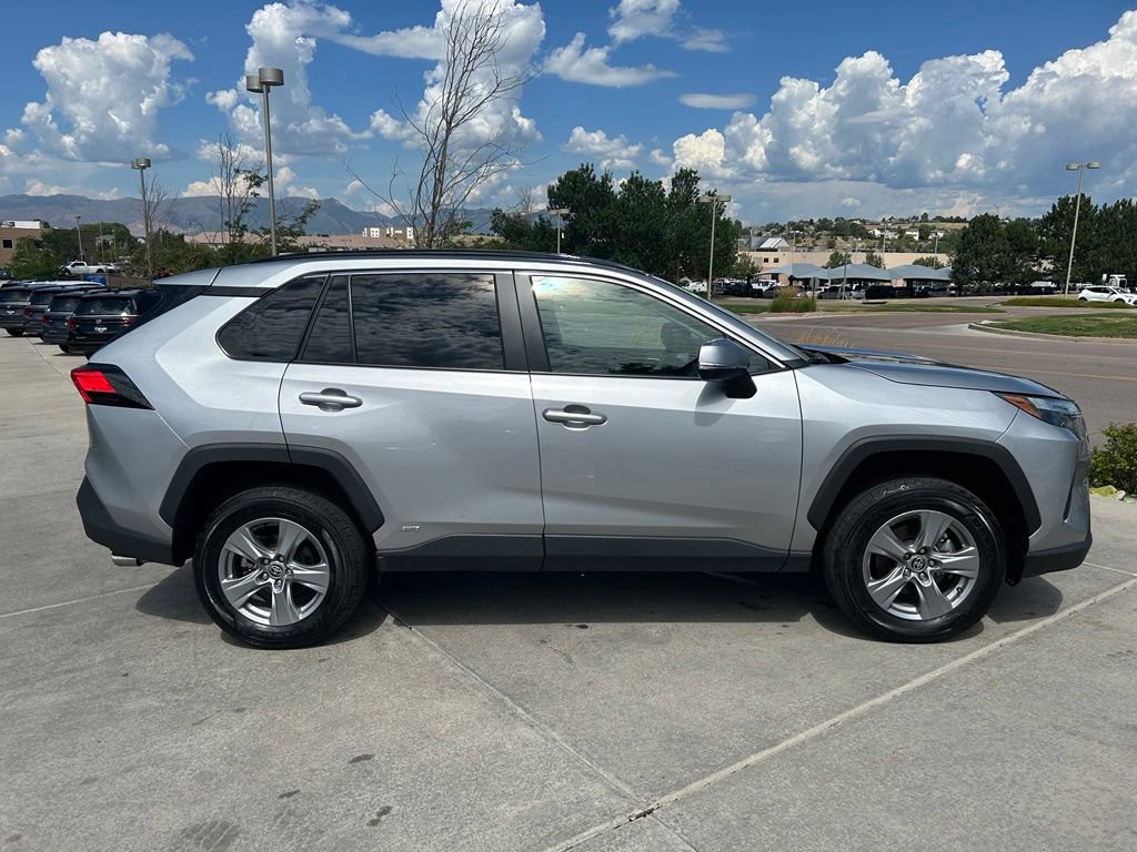 Used 2025 Toyota RAV4 XLE AWD/4WD image 9