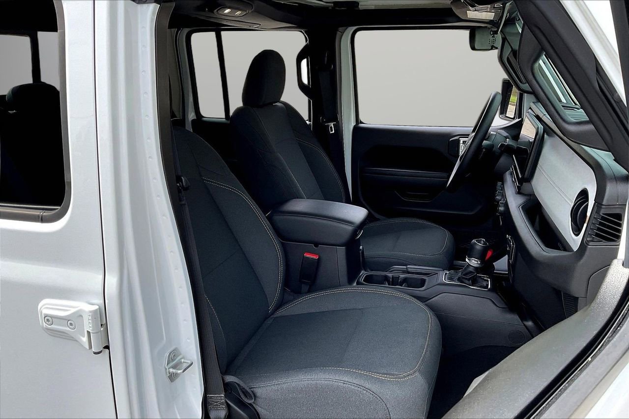 Certified 2025 Jeep Gladiator Sport image 23