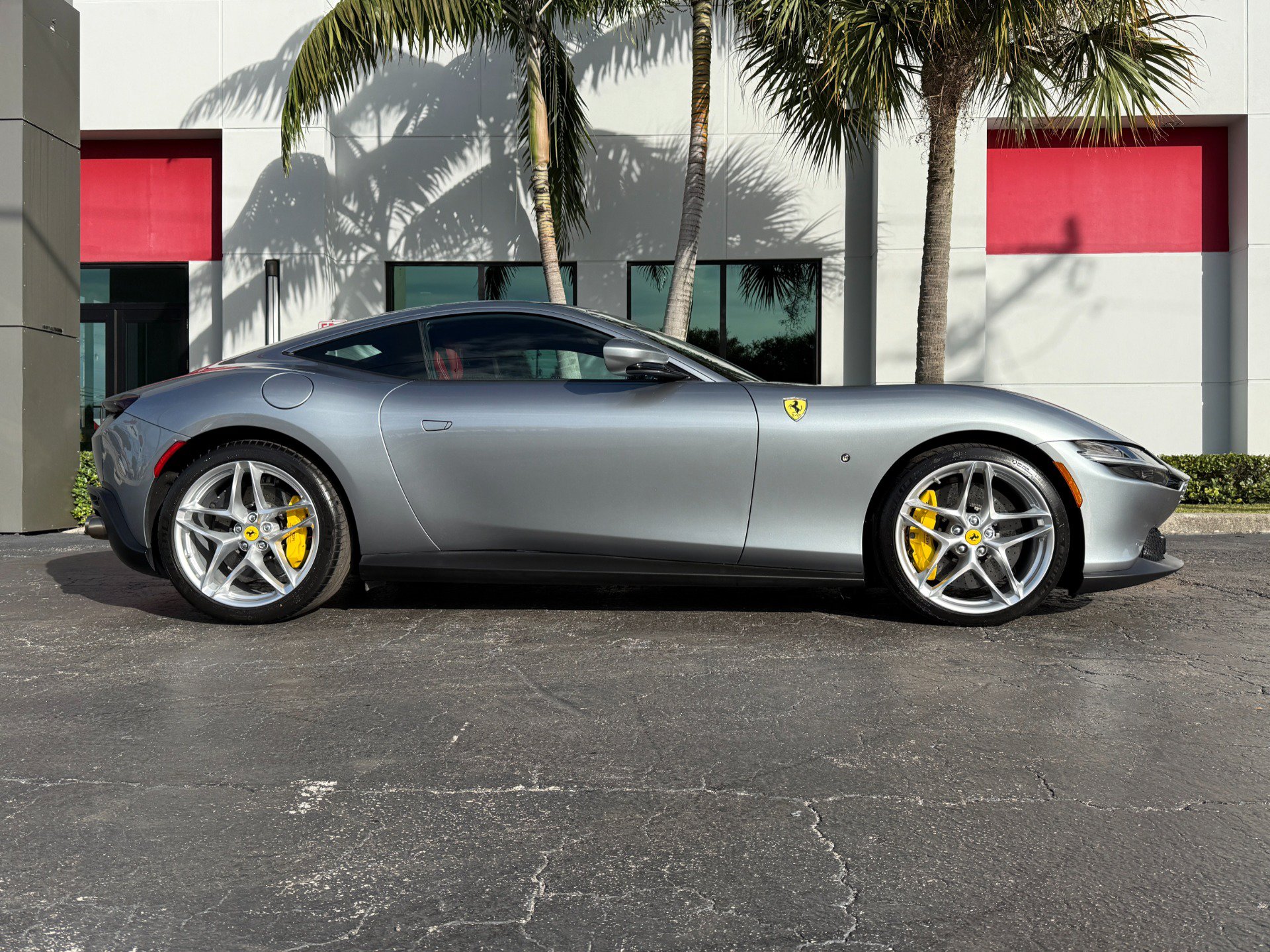 Used 2021 Ferrari Roma RWD image 2
