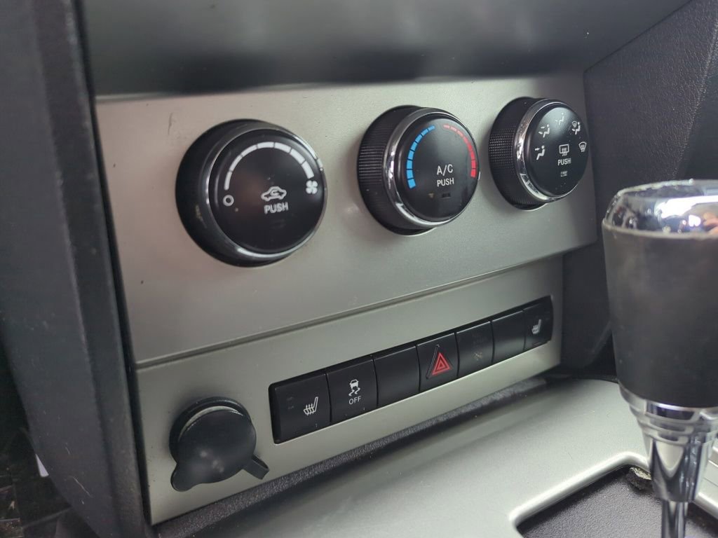 Used 2011 Dodge Nitro Heat image 16