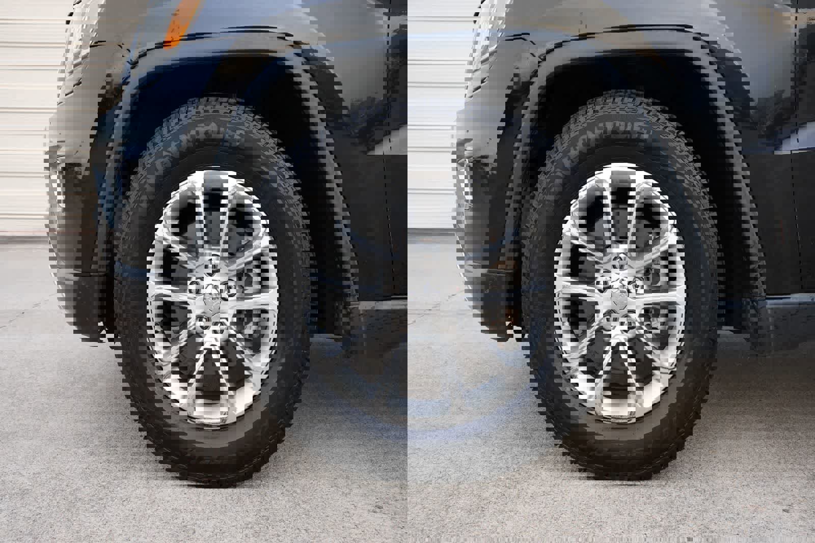 Used 2014 Jeep Grand Cherokee Limited image 25