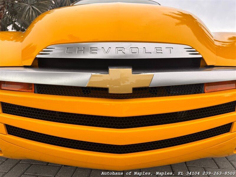 Used 2005 Chevrolet SSR w/ Preferred Equipment Group RWD image 16