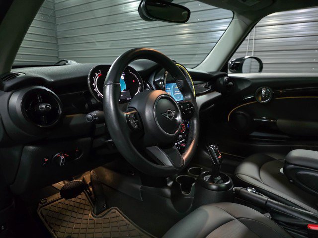 Used 2023 MINI Cooper 2-Door Hardtop image 11