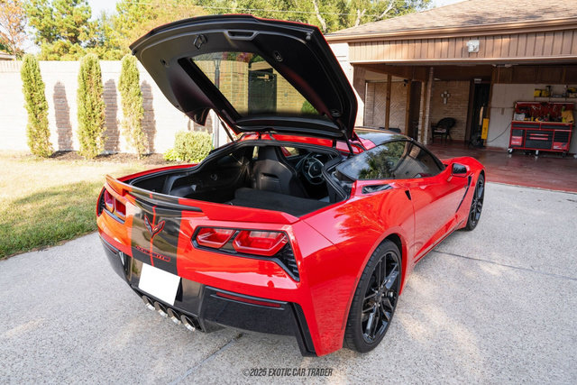 Used 2019 Chevrolet Corvette Stingray Coupe w/ Carbon Flash Badge Package image 18