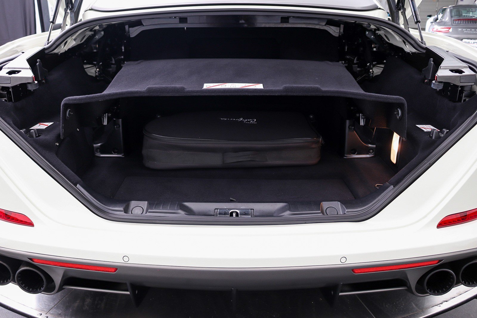 Used 2017 Ferrari California T RWD image 45