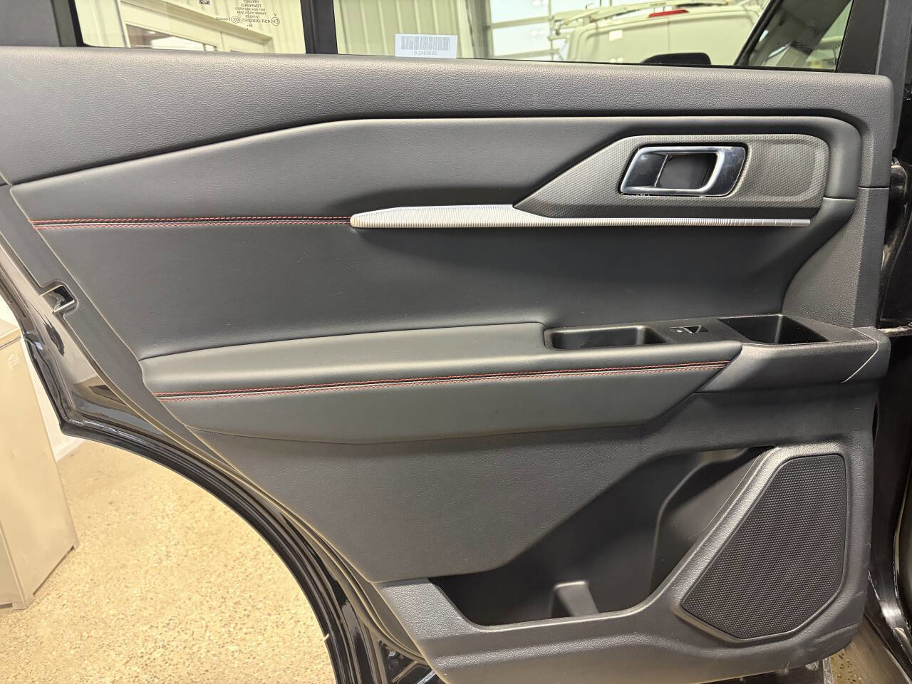 Used 2025 Ford Explorer ST-Line w/ ST-Line Street Pack image 25