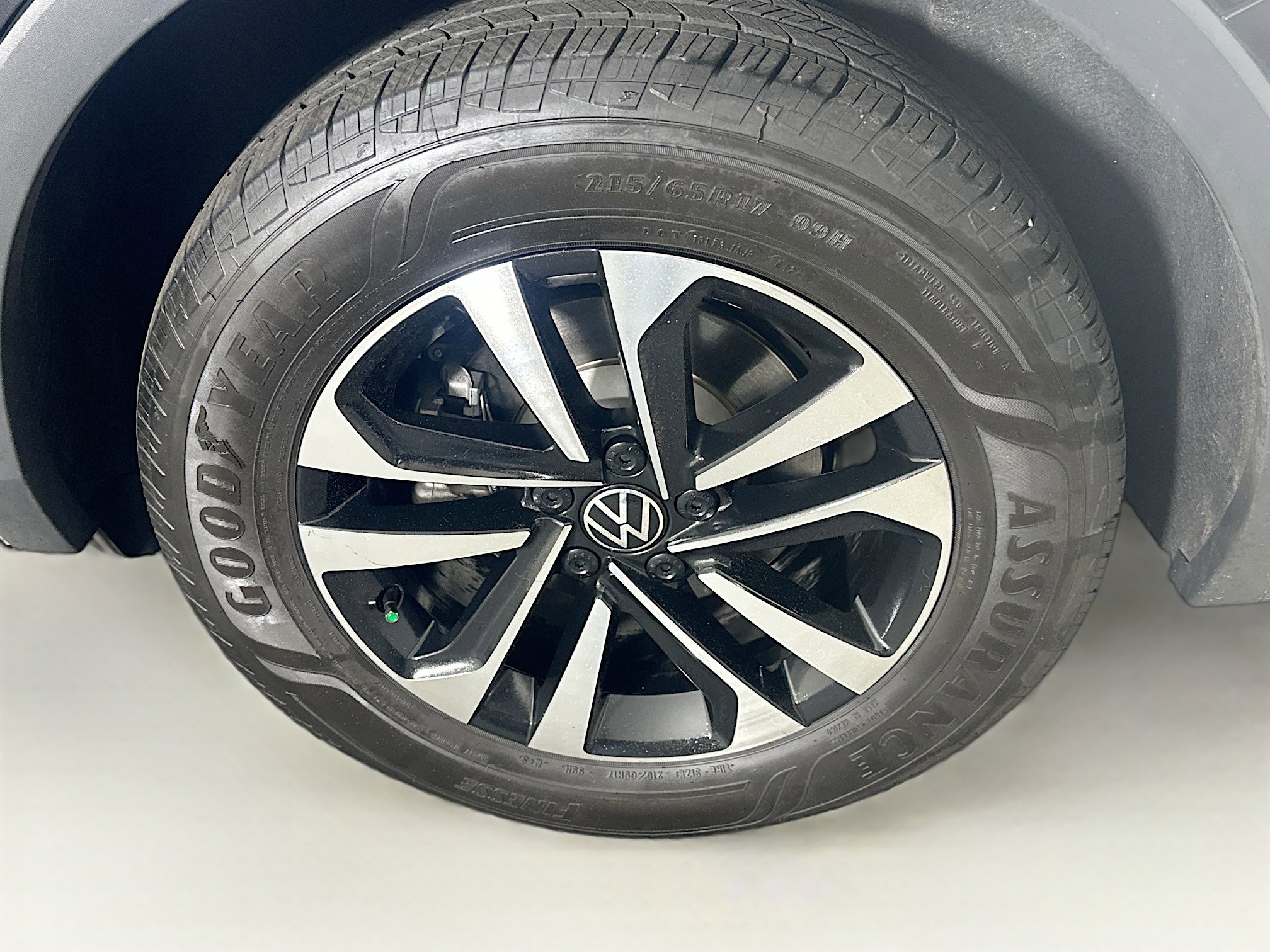 Used 2024 Volkswagen Tiguan S image 11