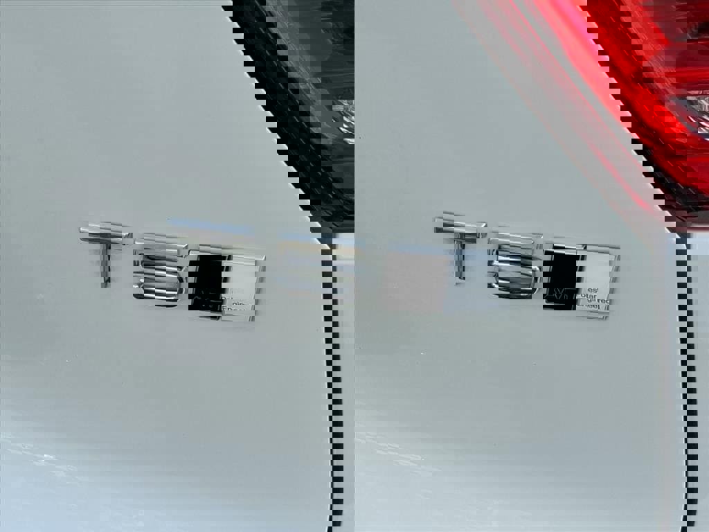 Used 2021 Volvo XC40 T5 R-Design w/ Climate Package image 6