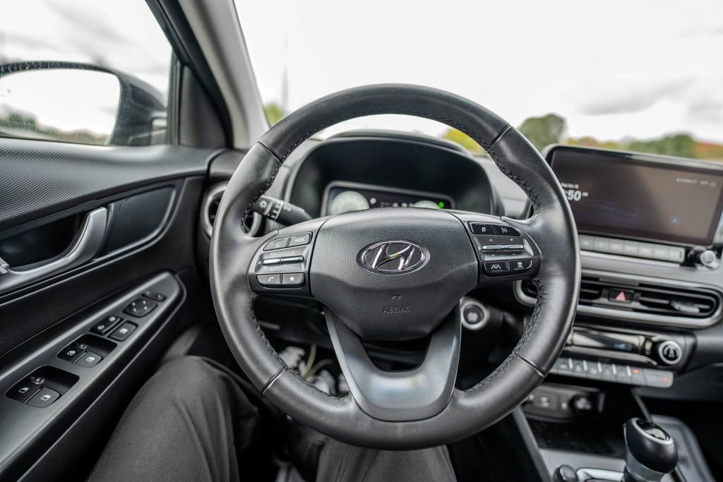 Used 2023 Hyundai Kona Limited image 17