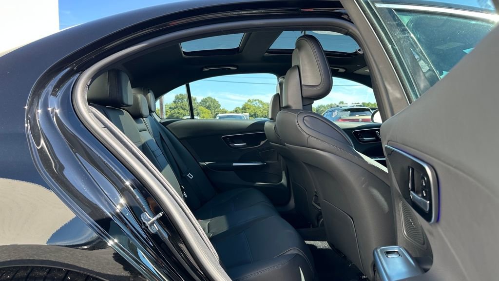 Used 2025 Mercedes-Benz C 300 Sedan image 29