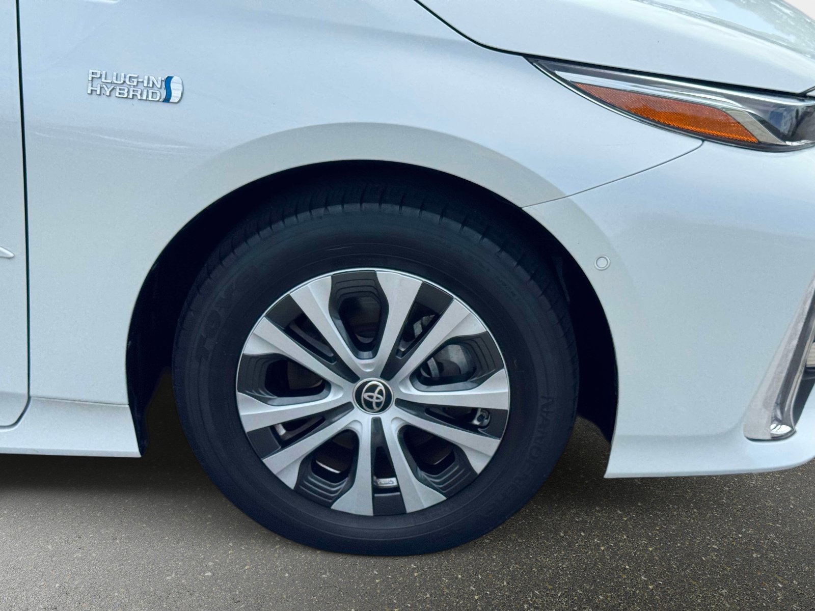 Certified 2021 Toyota Prius Prime Limited FWD image 9