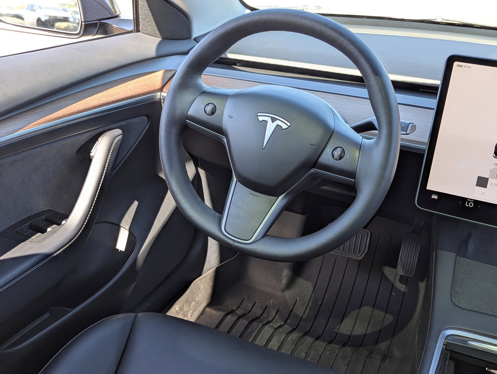 Used 2023 Tesla Model 3 Standard Range image 16
