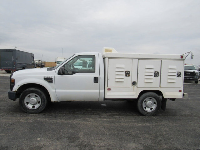 Used 2008 Ford F250 2WD Regular Cab Super Duty image 2