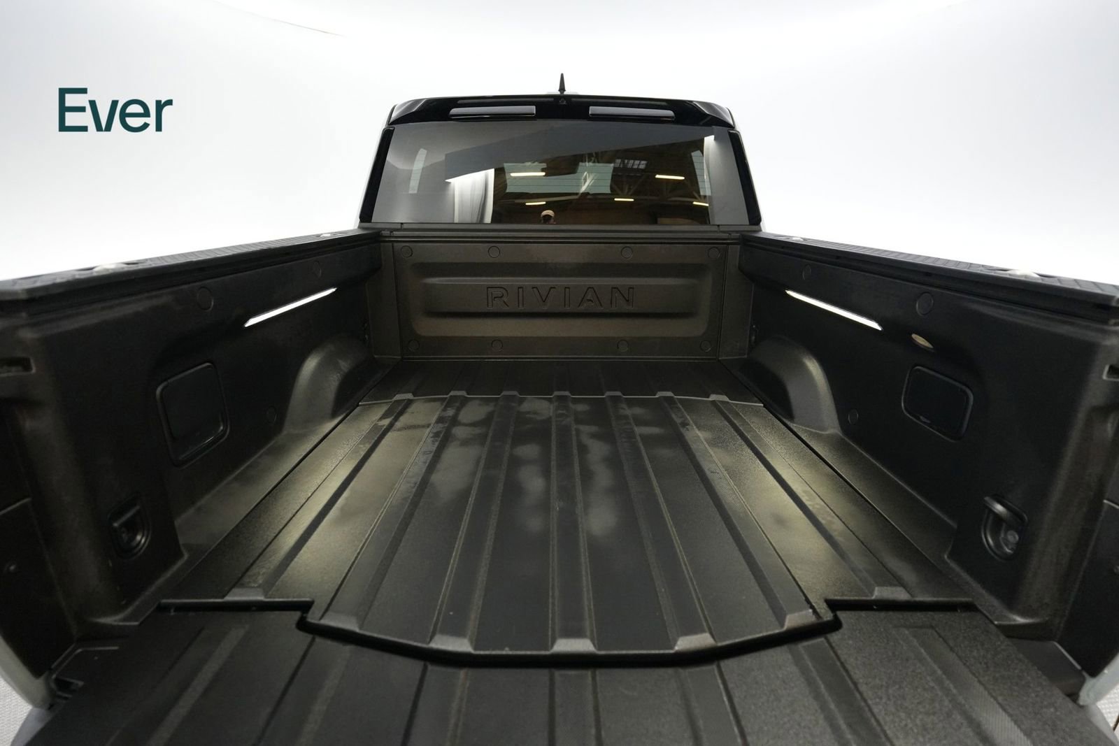 Used 2024 Rivian R1T Adventure image 8