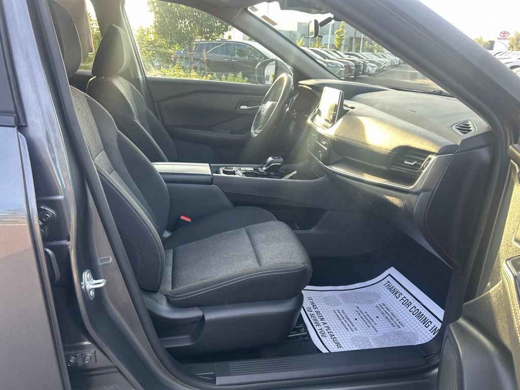 Used 2025 Nissan Rogue SV AWD/4WD image 11