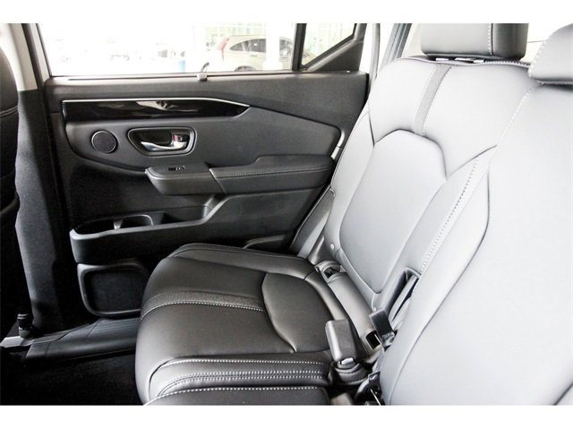 New 2025 Honda Pilot Touring image 11
