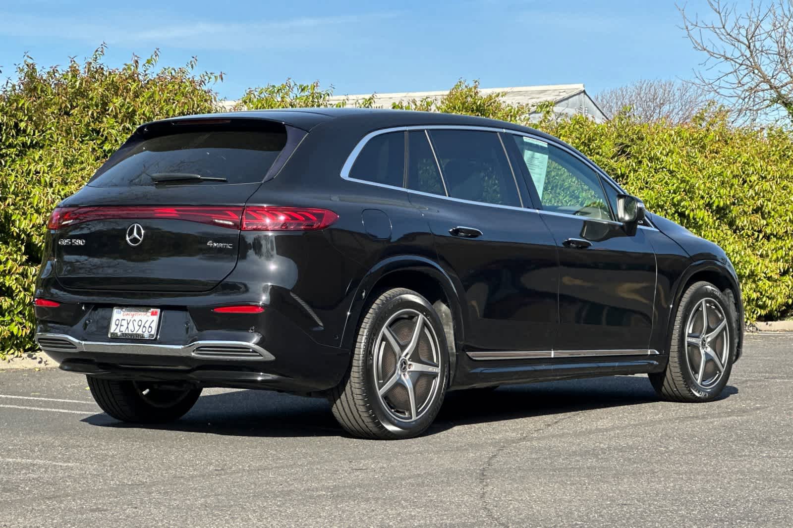 Used 2023 Mercedes-Benz EQS 580 4MATIC SUV image 3