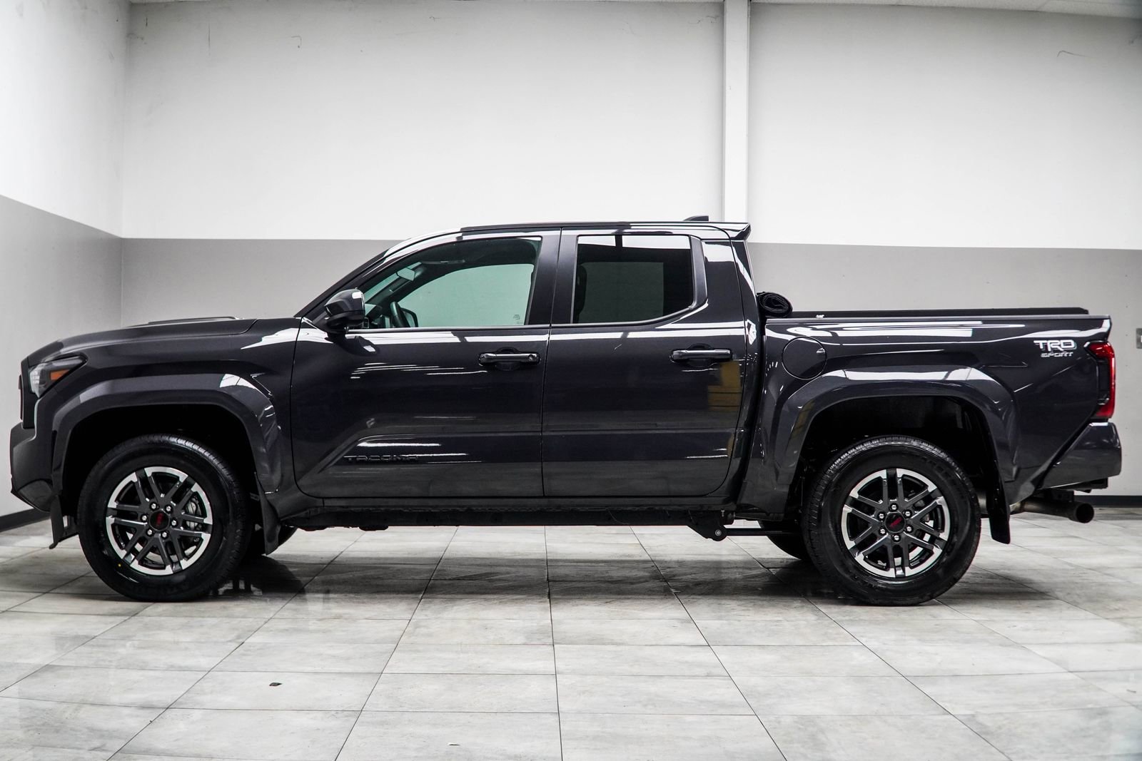 Used 2025 Toyota Tacoma TRD Sport AWD/4WD image 9