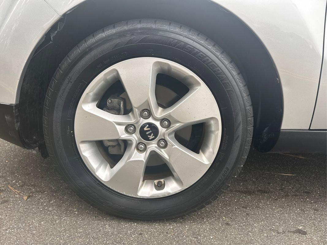 Used 2017 Kia Soul image 36