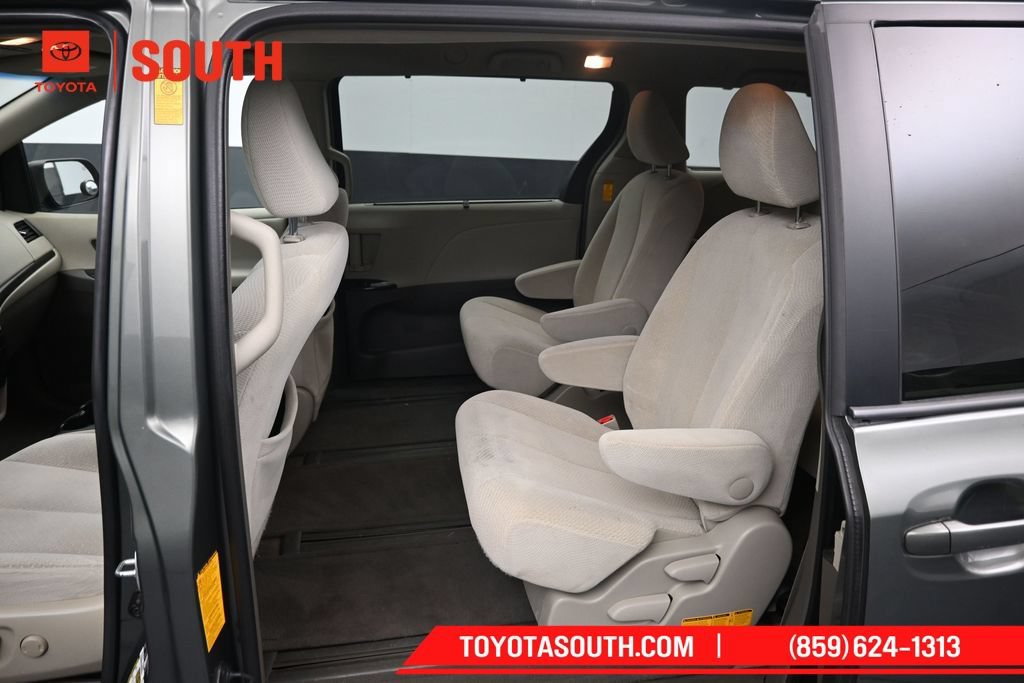 Used 2014 Toyota Sienna LE AWD/4WD image 10