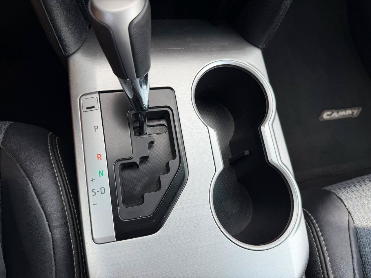 Used 2014 Toyota Camry SE FWD image 10