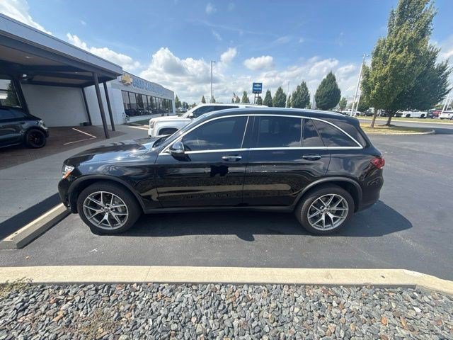 Used 2022 Mercedes-Benz GLC 300 4MATIC image 3