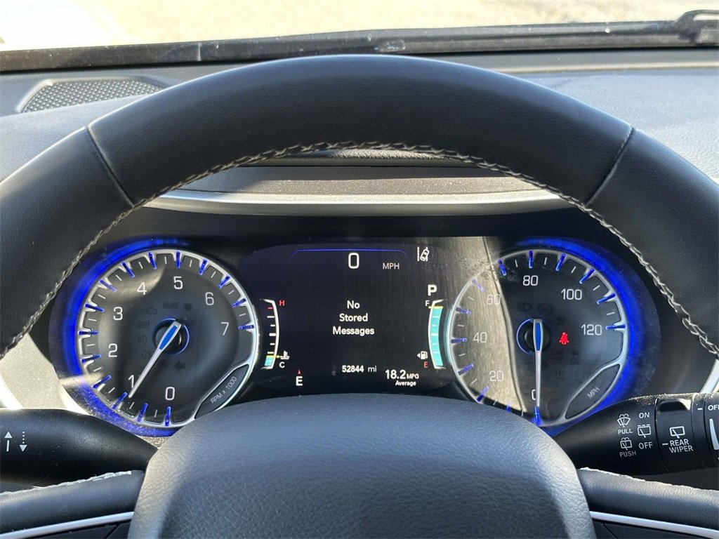 Used 2024 Chrysler Pacifica Touring-L image 11