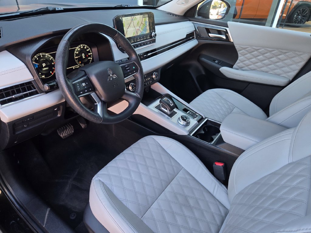 Used 2023 Mitsubishi Outlander SEL FWD image 11