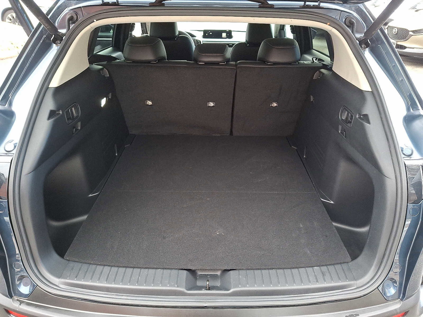 Used 2025 MAZDA CX-50 AWD 2.5 S w/ Cargo Package image 28