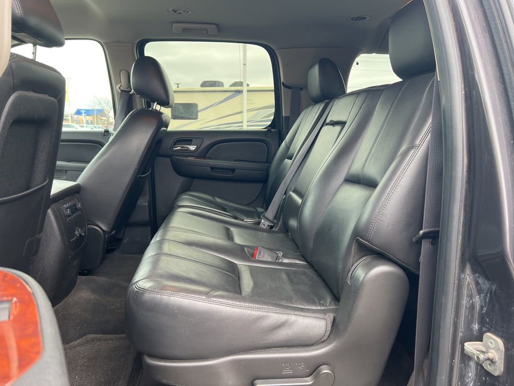 Used 2011 Chevrolet Suburban LT image 24