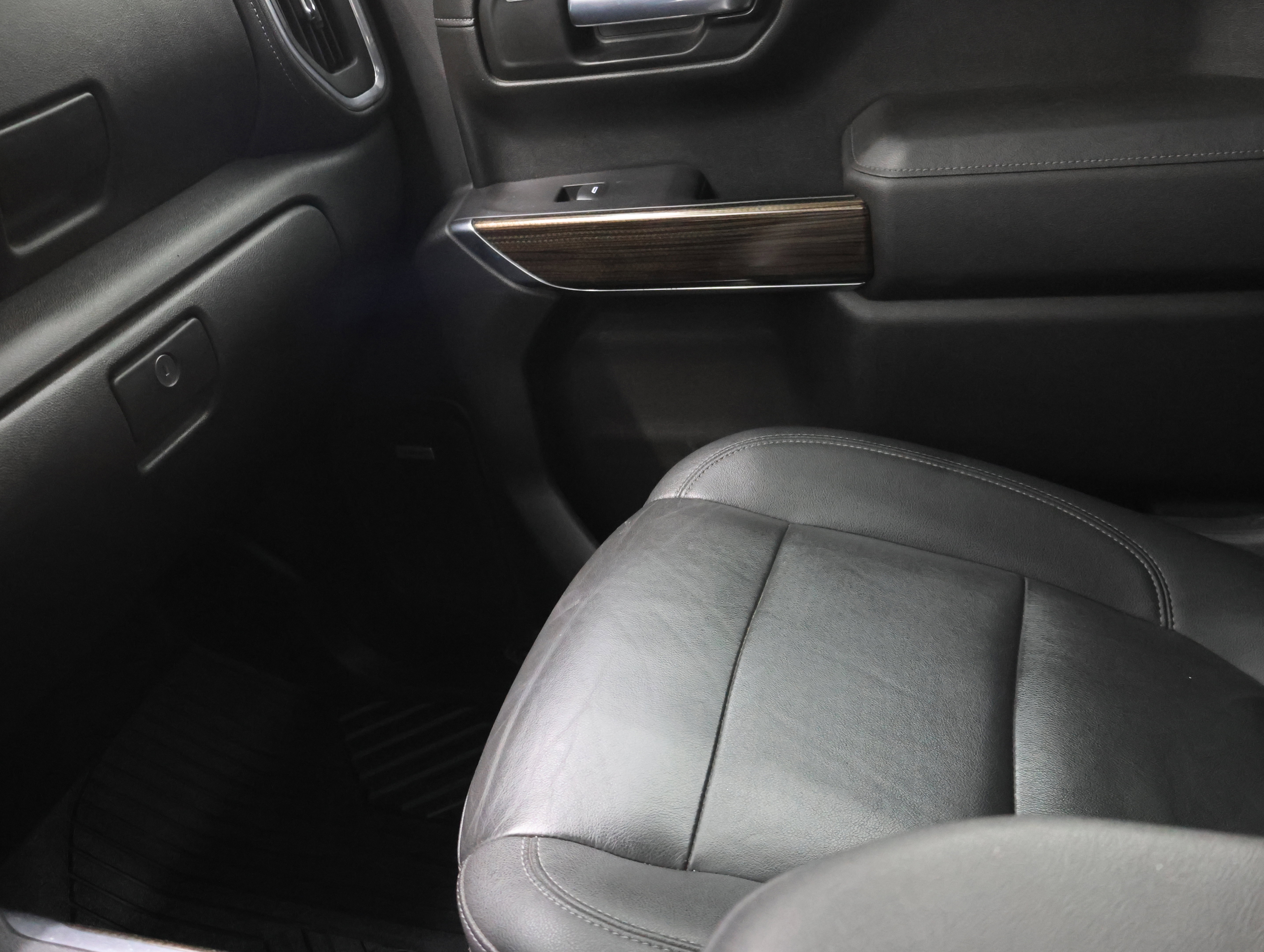 Used 2021 Chevrolet Silverado 1500 LT Trail Boss w/ Convenience Package II image 14