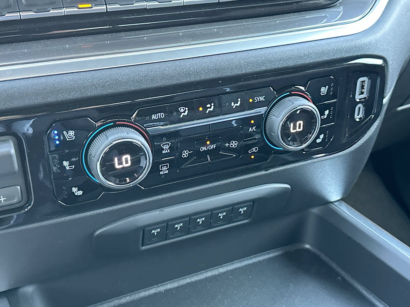 New 2026 Chevrolet Silverado 3500 High Country w/ Technology Package AWD/4WD image 17