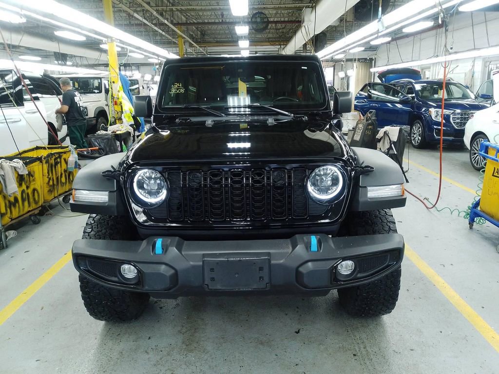 Used 2024 Jeep Wrangler Unlimited image 2
