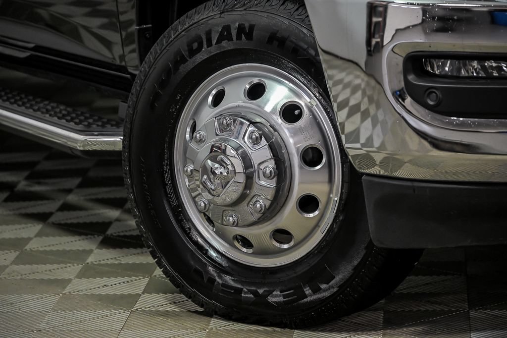 Used 2025 RAM 3500 Laramie AWD/4WD image 3